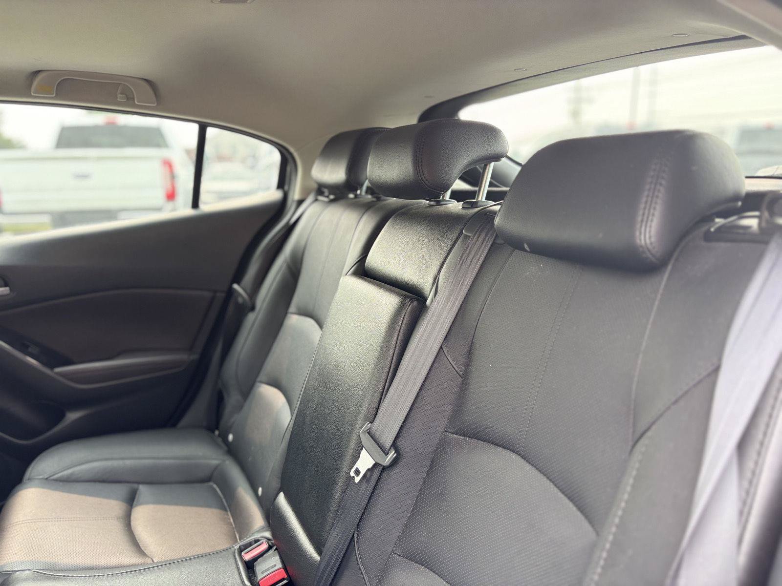 Used 2018 MAZDA MAZDA3 Grand Touring w/ Premium Equipment Package FWD image 19