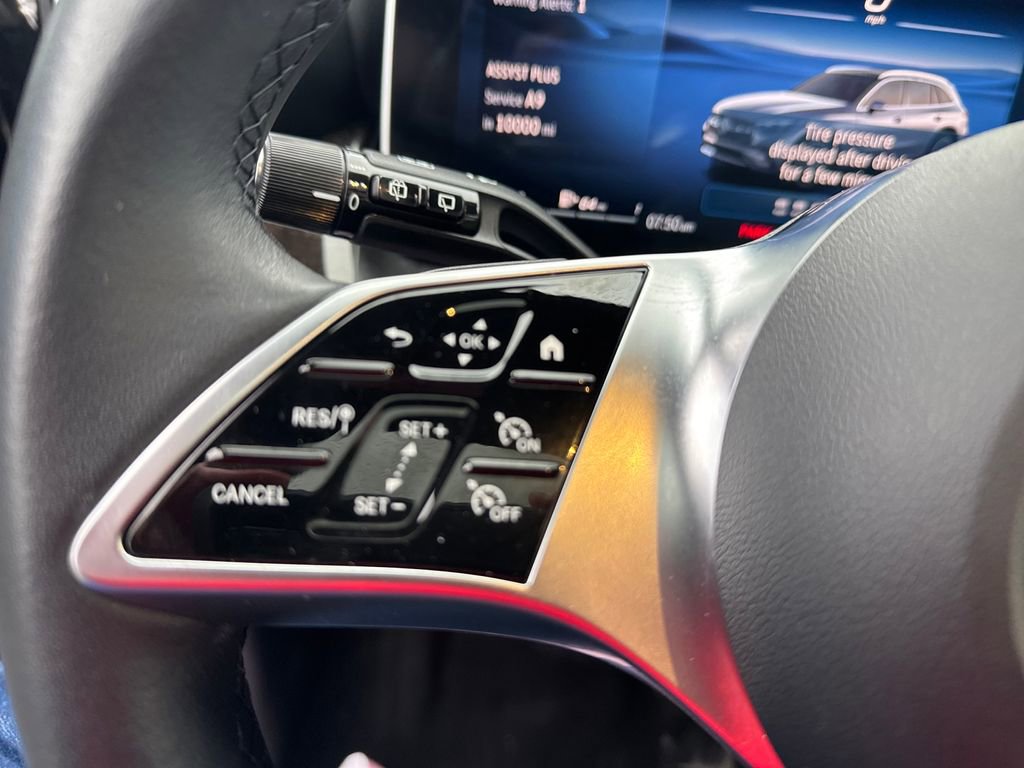 Used 2025 Mercedes-Benz GLC 300 4MATIC image 21