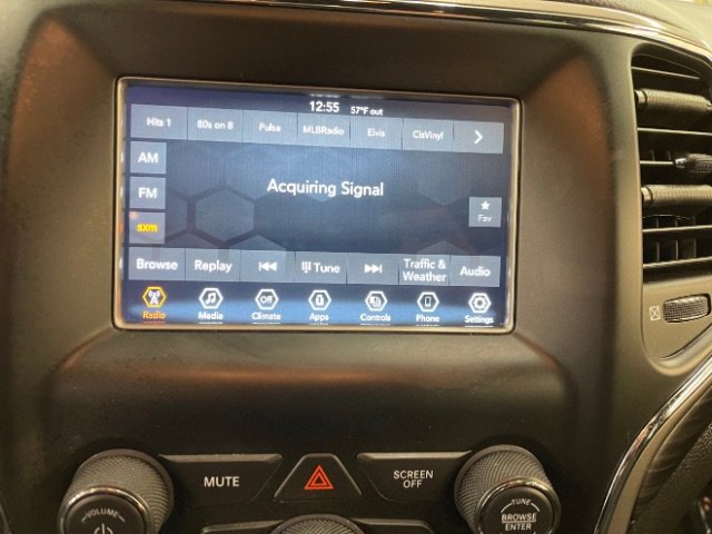 Used 2021 Jeep Grand Cherokee Laredo image 16