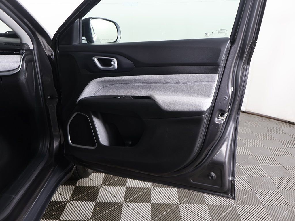 Used 2022 Jeep Compass Latitude image 21