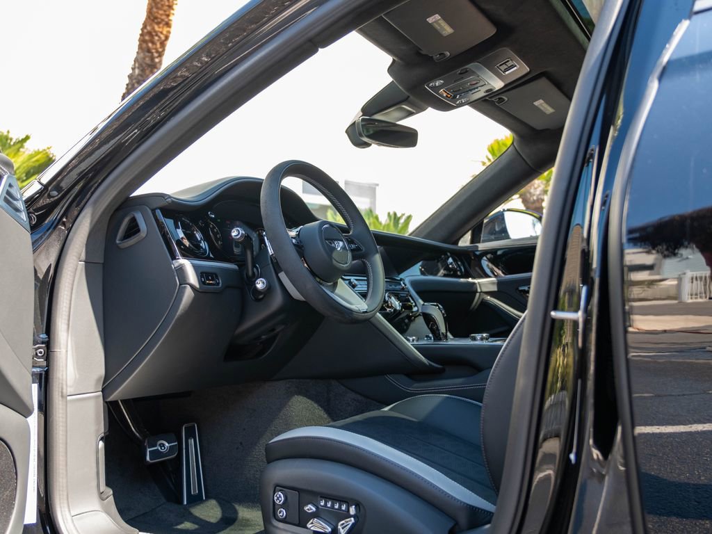 Used 2025 Bentley Flying Spur Plug-In Hybrid AWD/4WD image 23