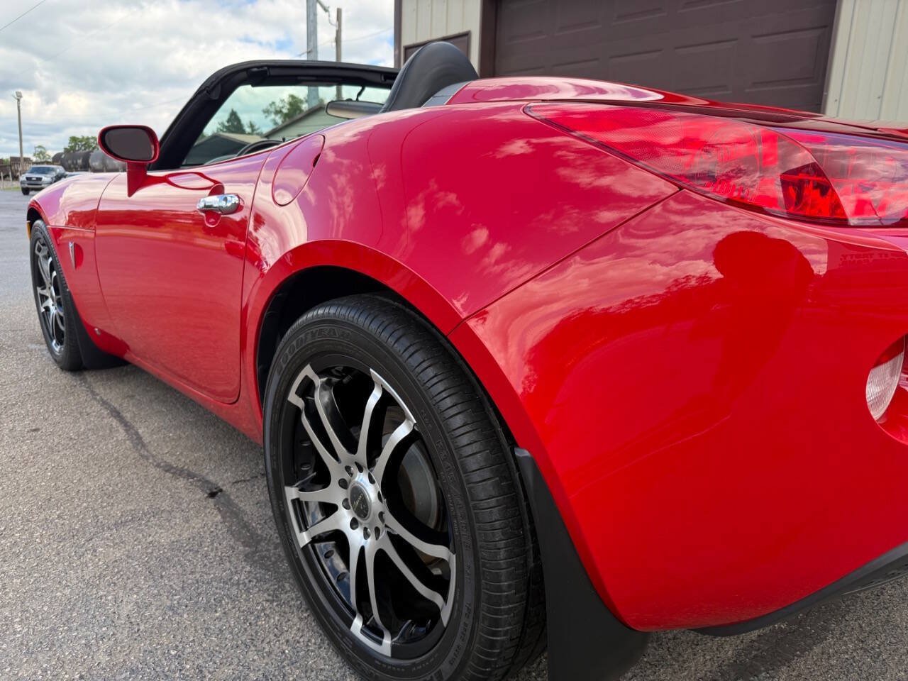 Used 2006 Pontiac Solstice Convertible w/ Premium Package RWD image 31