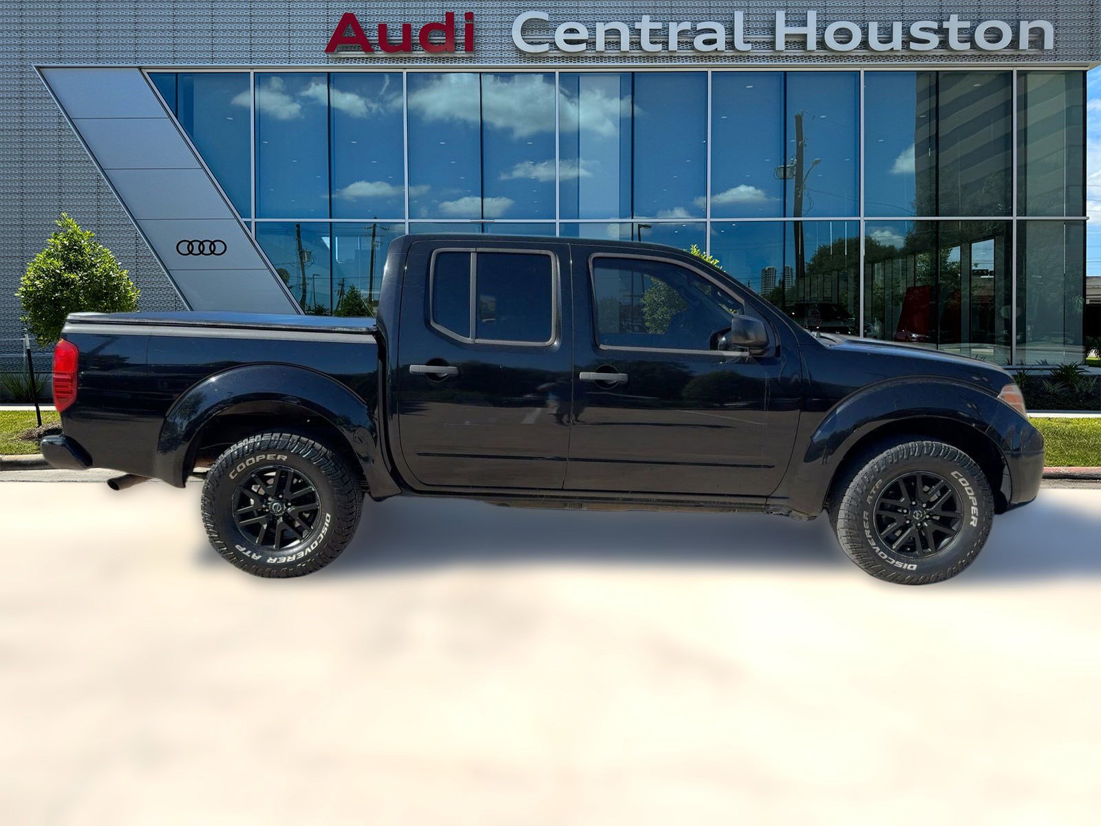 Used 2014 Nissan Frontier SV image 8