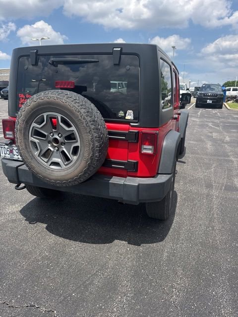 Used 2015 Jeep Wrangler Unlimited Rubicon w/ Connectivity Group AWD/4WD image 14
