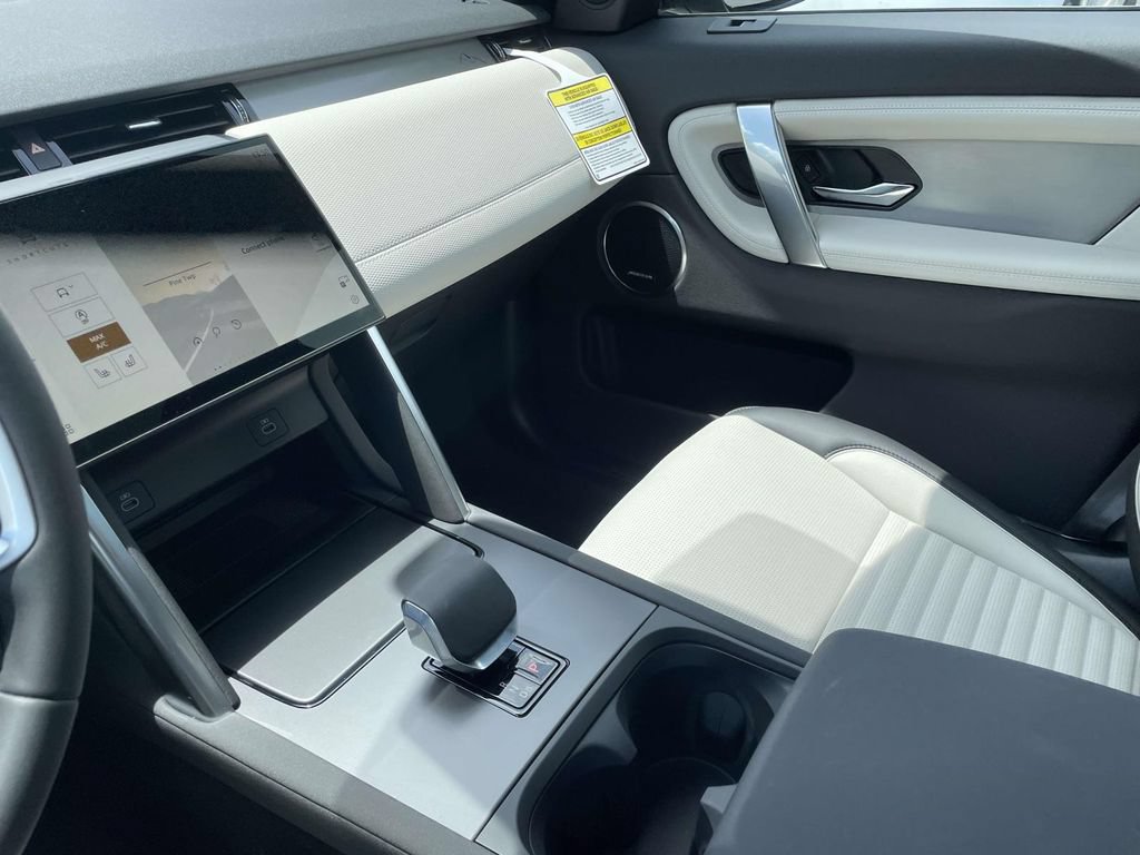 New 2026 Land Rover Discovery Sport Landmark AWD/4WD image 32