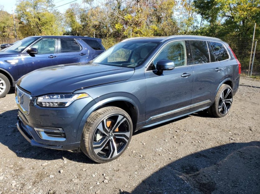 Used 2025 Volvo XC90 B6 Ultra w/ Protection Package image 3