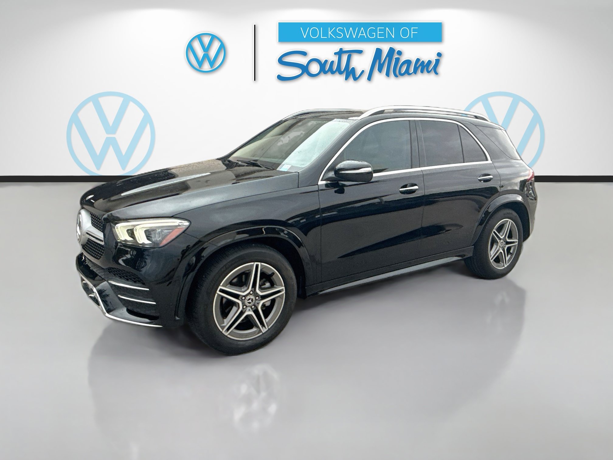 Used 2022 Mercedes-Benz GLE 350 4MATIC w/ AMG Line Exterior image 3