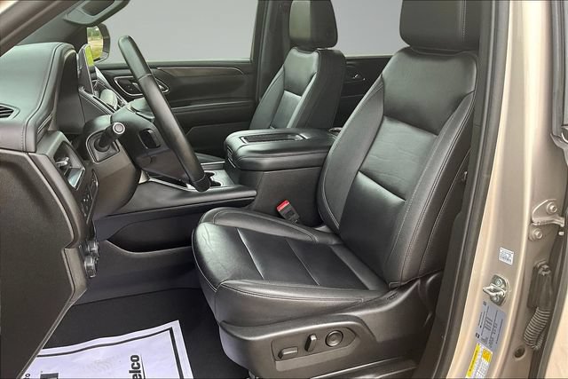 Used 2024 Chevrolet Suburban LT RWD image 21