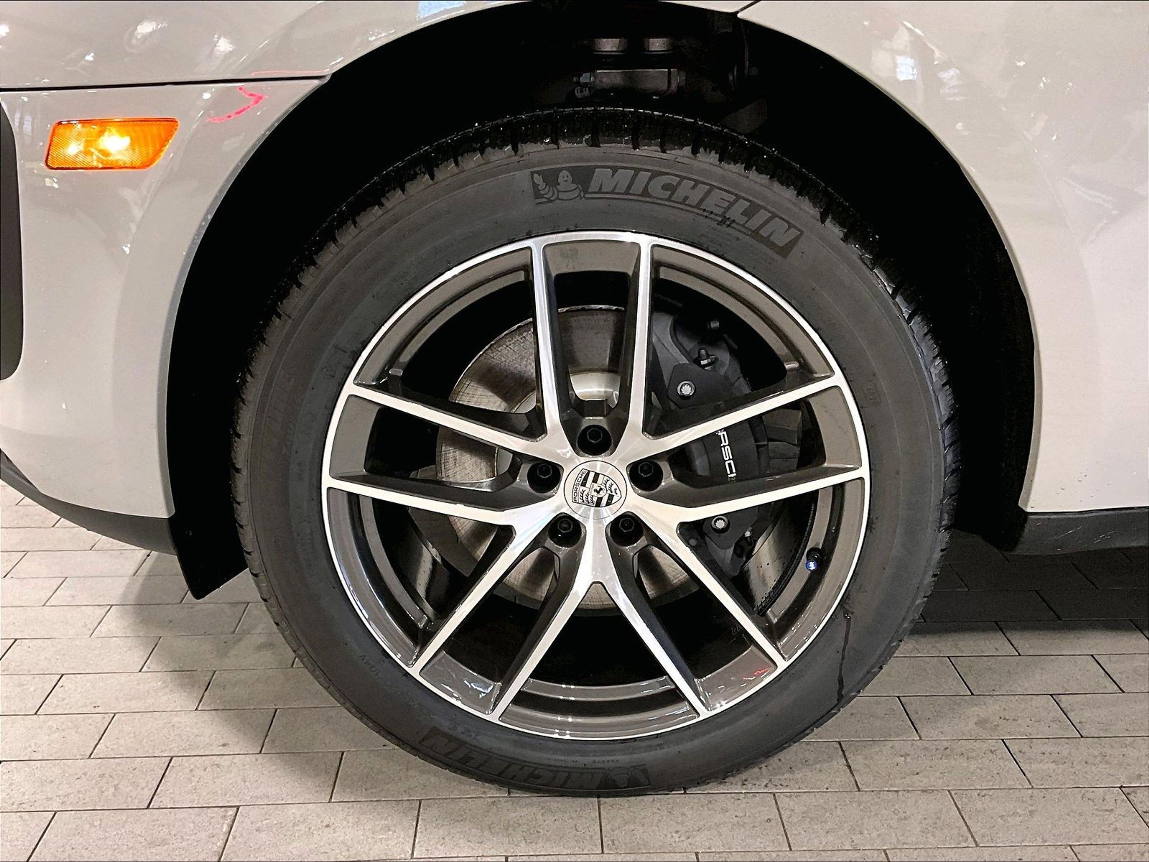 New 2026 Porsche Macan image 13