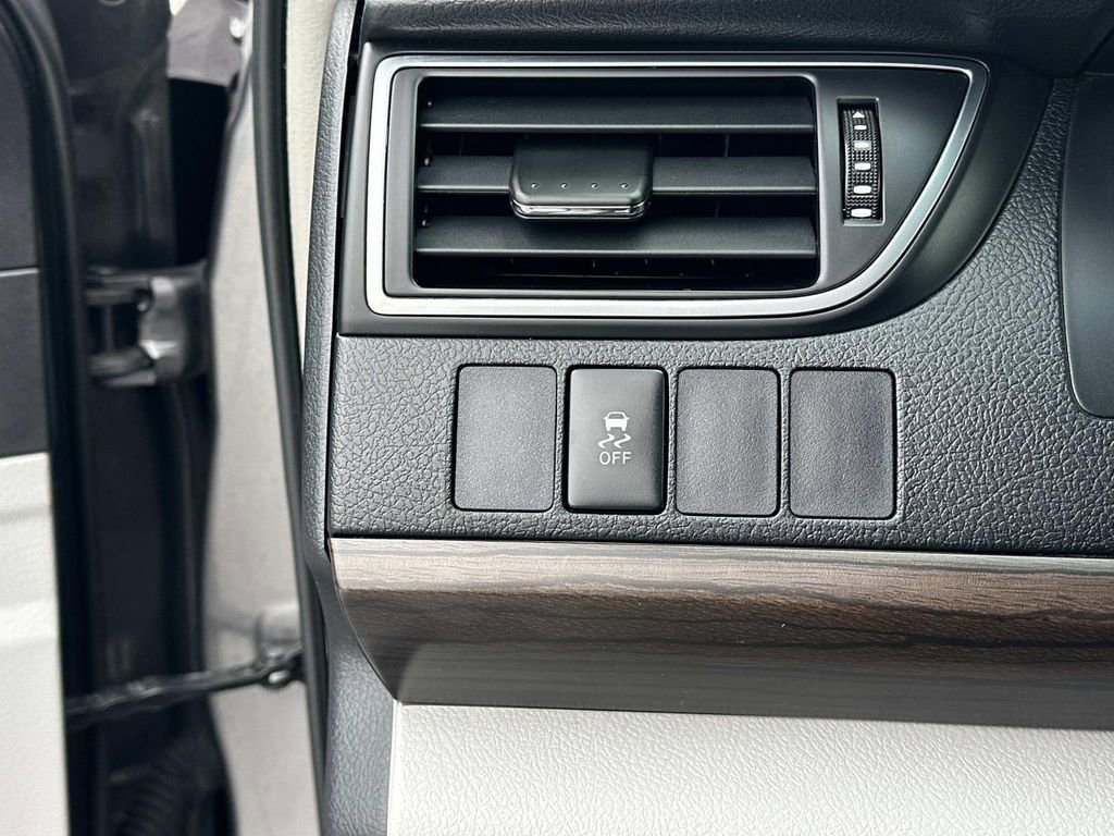 Used 2016 Toyota Camry XLE image 16