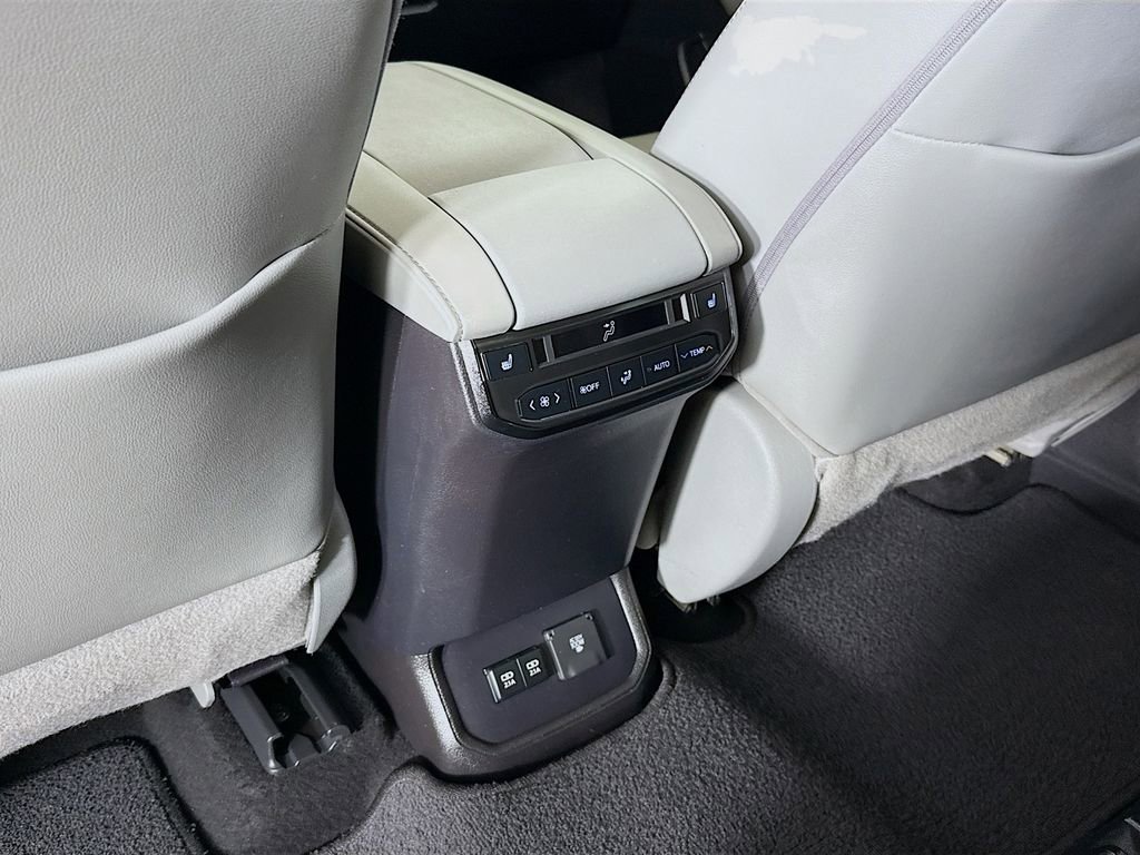 Certified 2020 Toyota Highlander Platinum AWD/4WD image 28