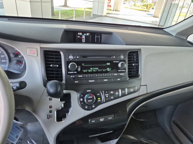 Used 2013 Toyota Sienna LE w/ Towing Pkg FWD image 21