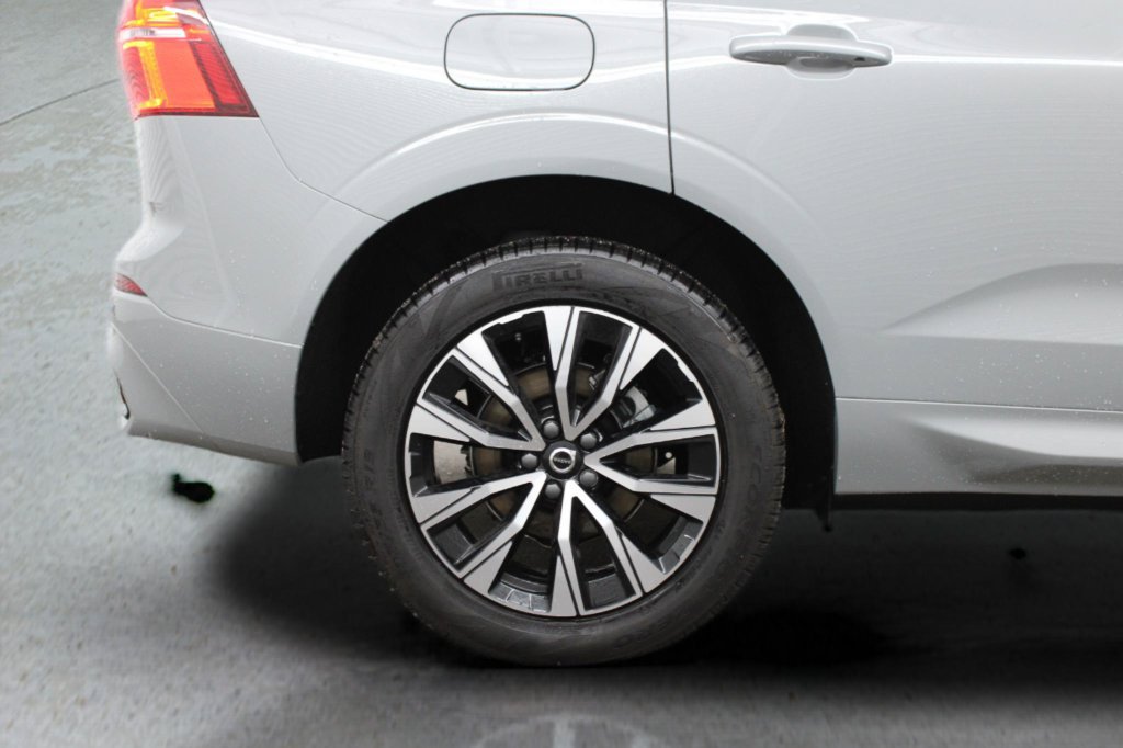 Used 2024 Volvo XC60 B5 Core w/ Protection Package Premier AWD/4WD image 11