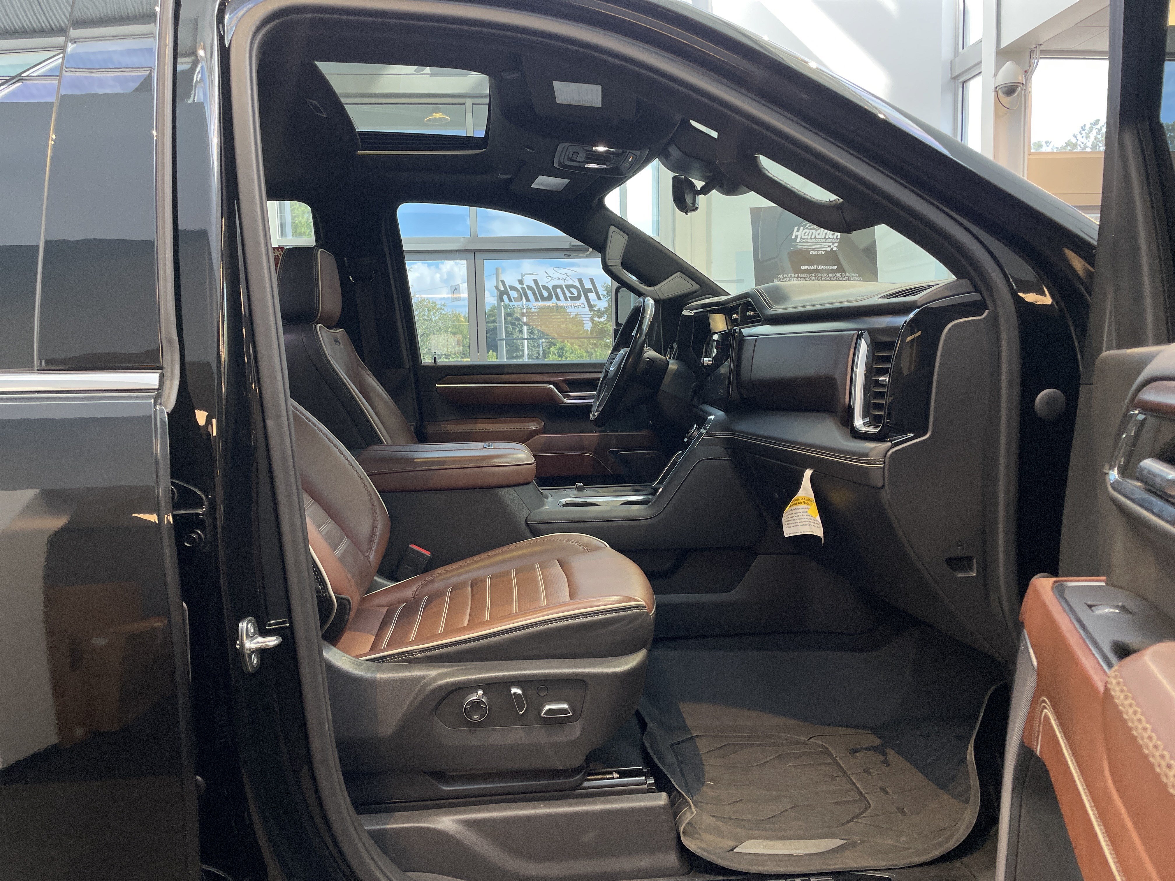 Used 2024 GMC Sierra 3500 Denali Ultimate AWD/4WD image 37