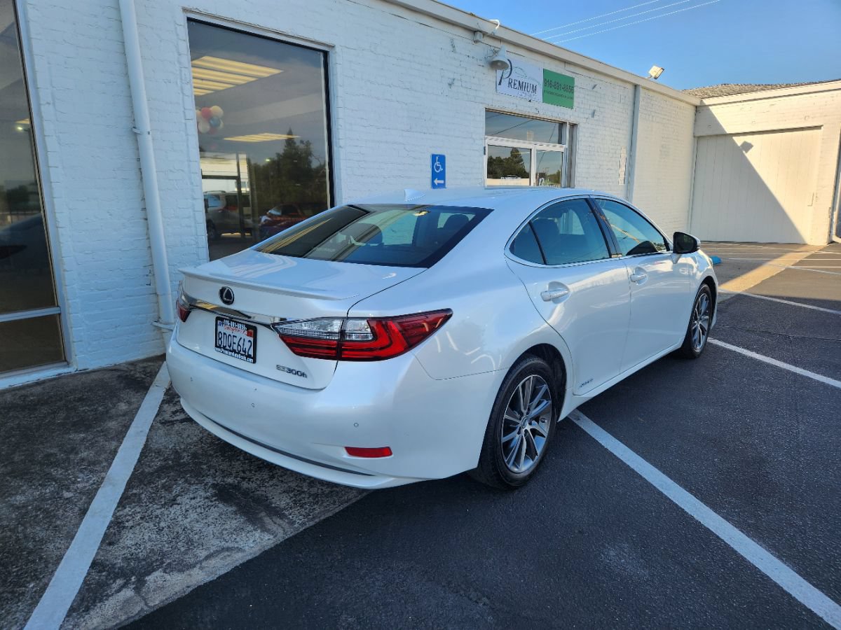 Used 2018 Lexus ES 300h w/ Luxury Package FWD image 5