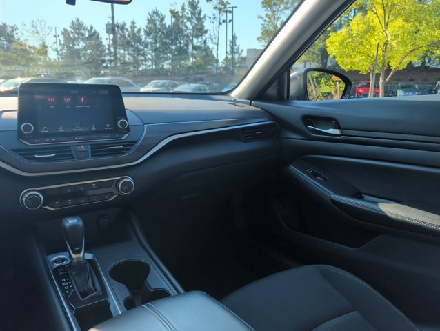 Used 2025 Nissan Altima 2.5 SV FWD image 24