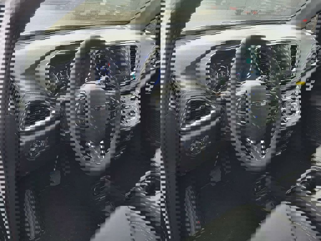 New 2025 Chrysler Pacifica Select w/ Fav Edition Package image 7