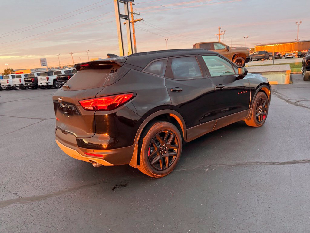 Used 2025 Chevrolet Blazer LT w/ Redline Edition FWD image 3