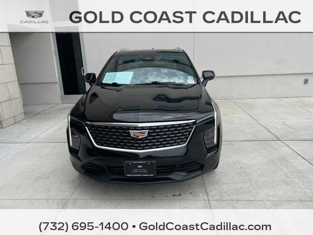 Used 2024 Cadillac XT4 Luxury w/ Cold Weather Package FWD image 5