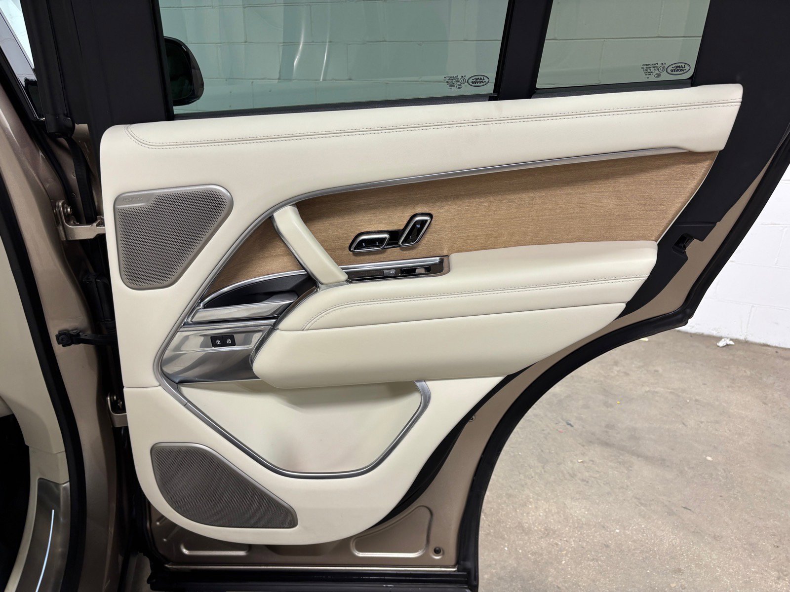 Used 2023 Land Rover Range Rover SV AWD/4WD image 41