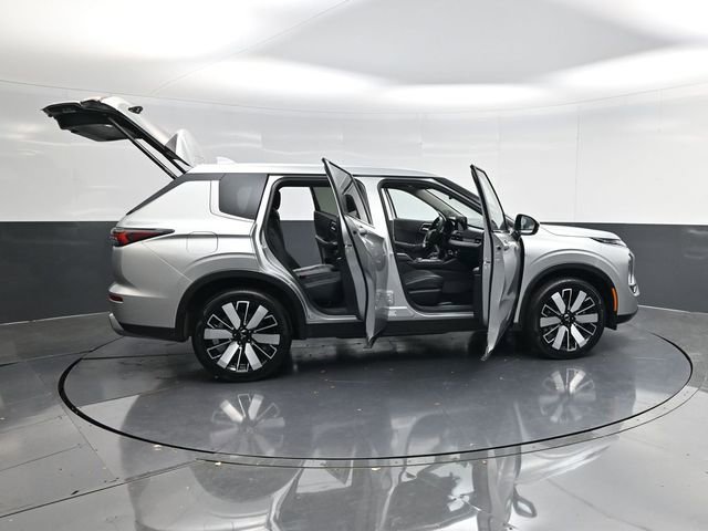Used 2025 Mitsubishi Outlander SE image 63