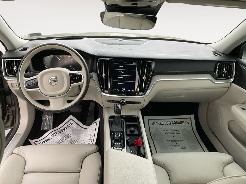 Used 2020 Volvo S60 T5 Inscription image 10