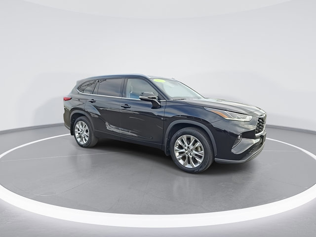 Used 2023 Toyota Highlander Limited image 3