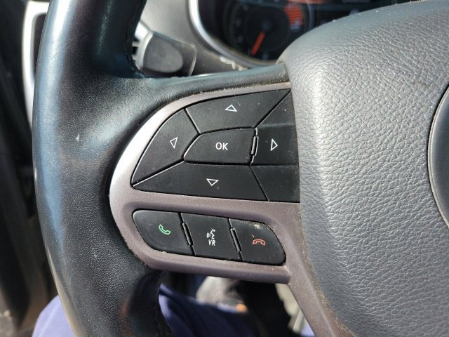 Used 2019 Jeep Cherokee Latitude Plus w/ Comfort/Convenience Group AWD/4WD image 19