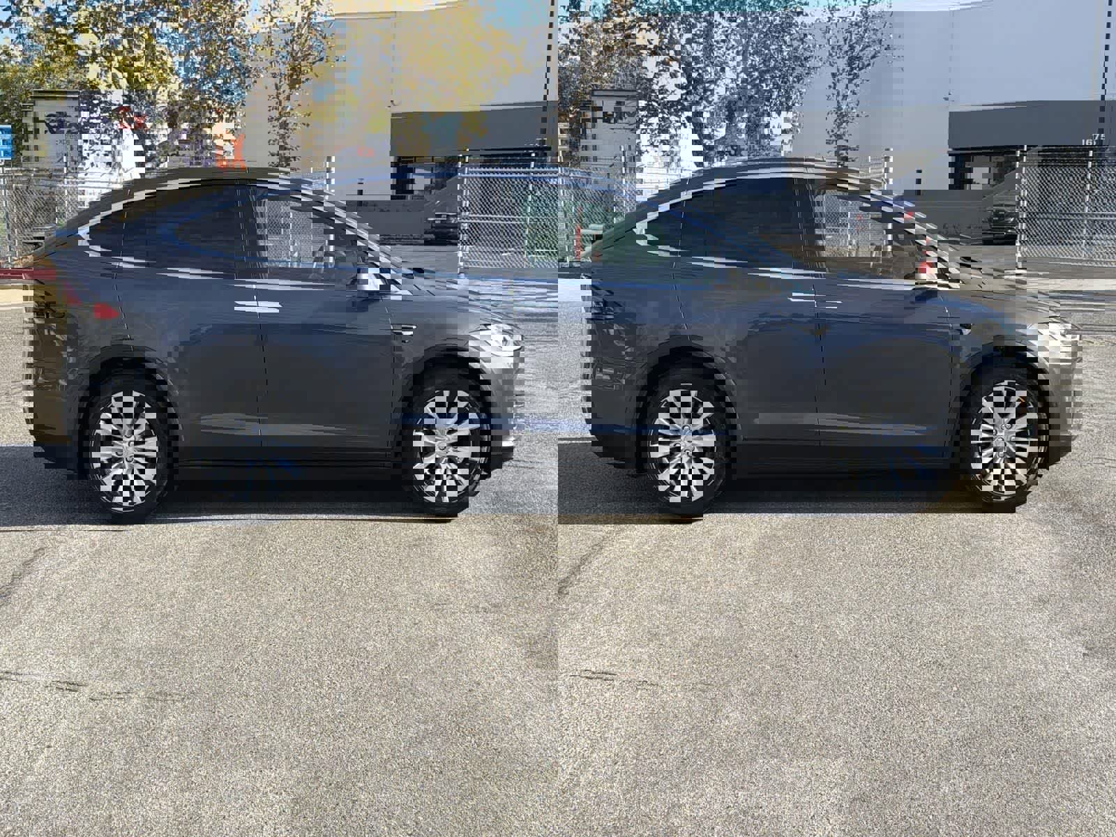 Used 2020 Tesla Model X Long Range image 3