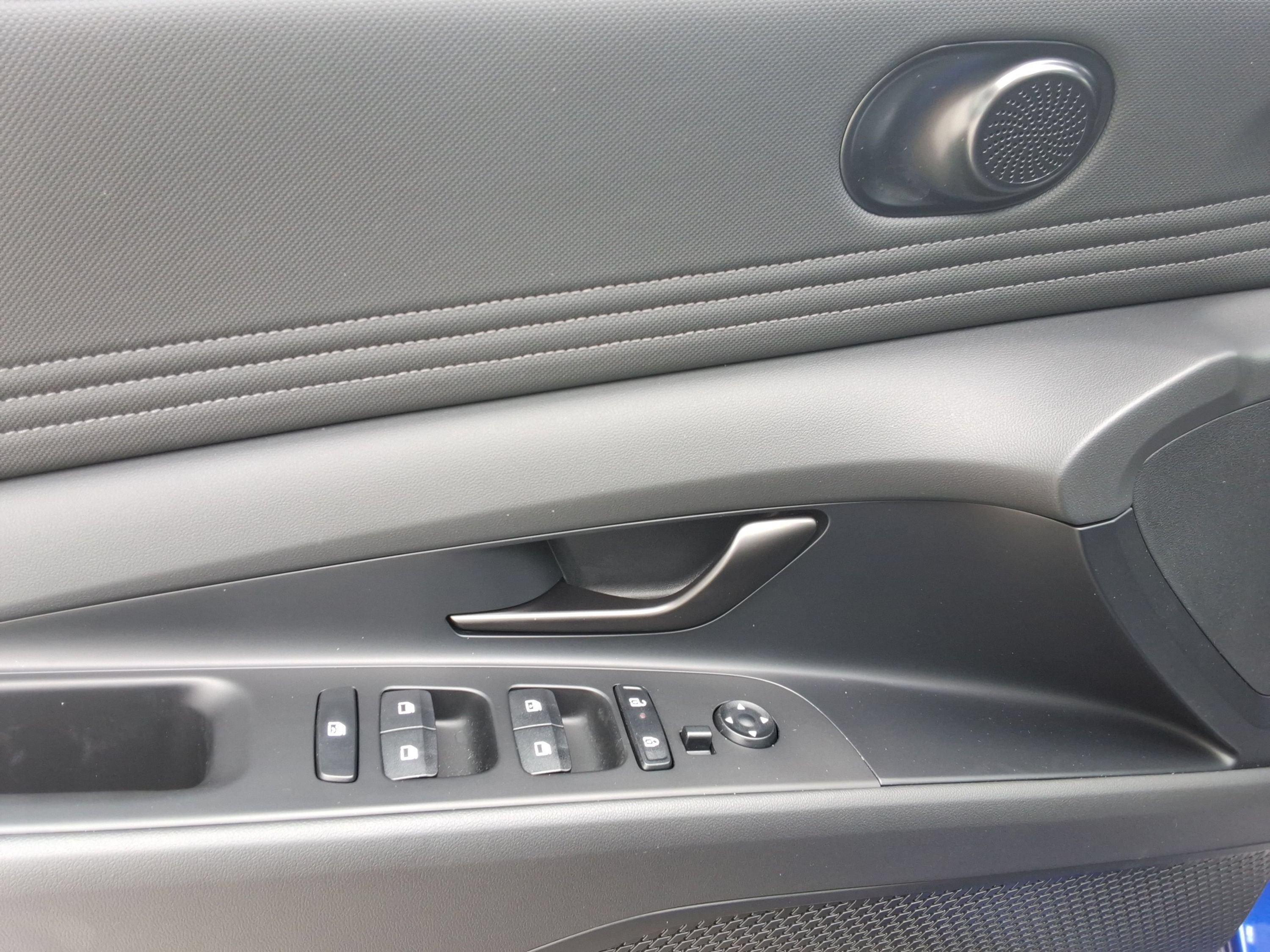 Used 2026 Hyundai Elantra SEL FWD image 21