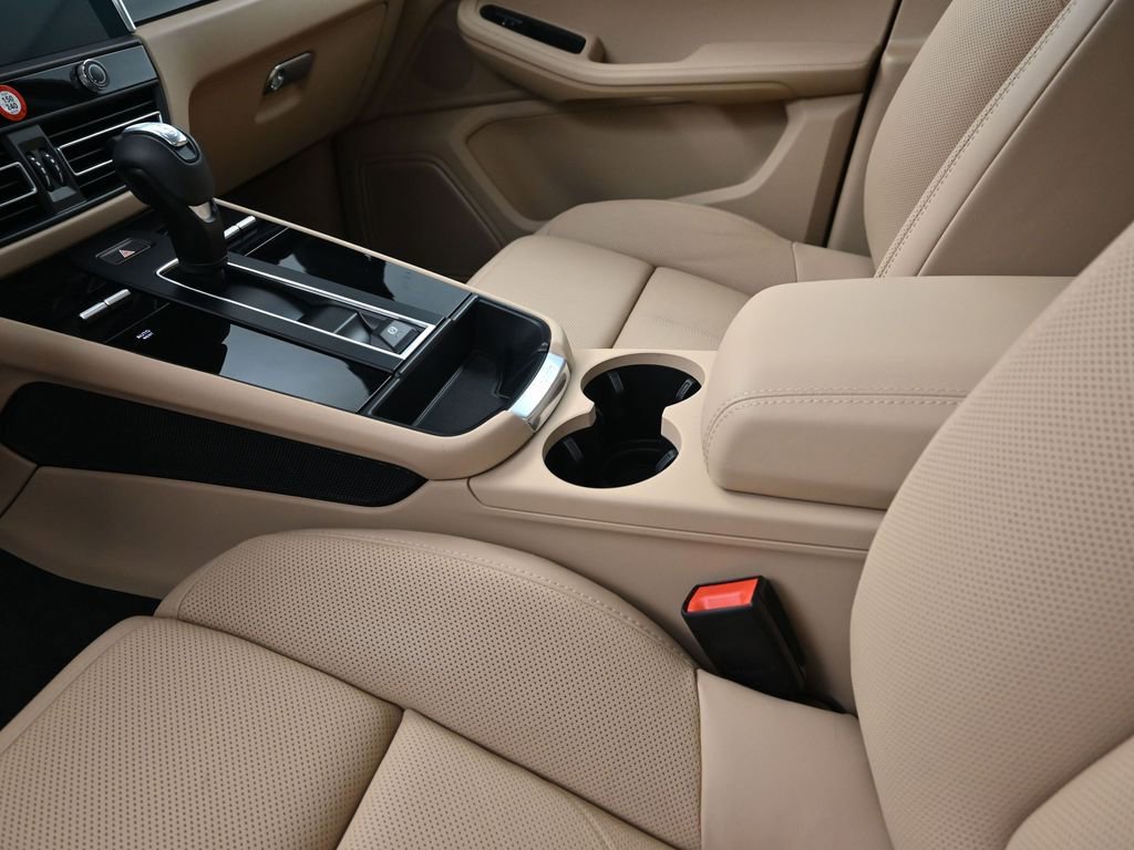 Certified 2023 Porsche Macan Turbo image 22