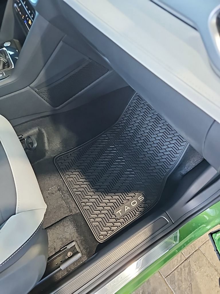 New 2026 Volkswagen Taos SE image 14