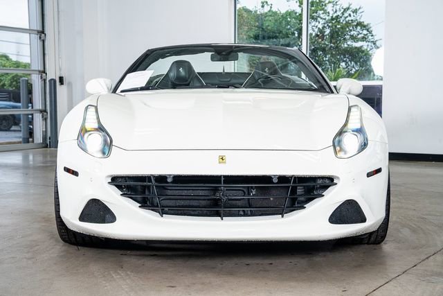 Used 2016 Ferrari California T RWD image 22