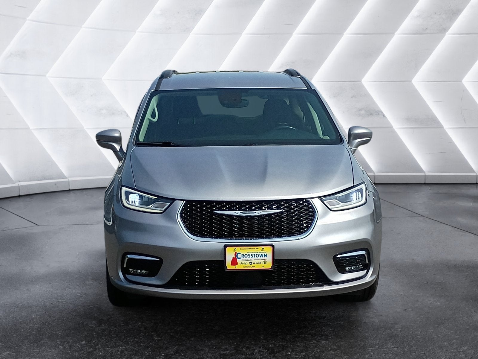 Used 2021 Chrysler Pacifica Touring AWD/4WD image 9