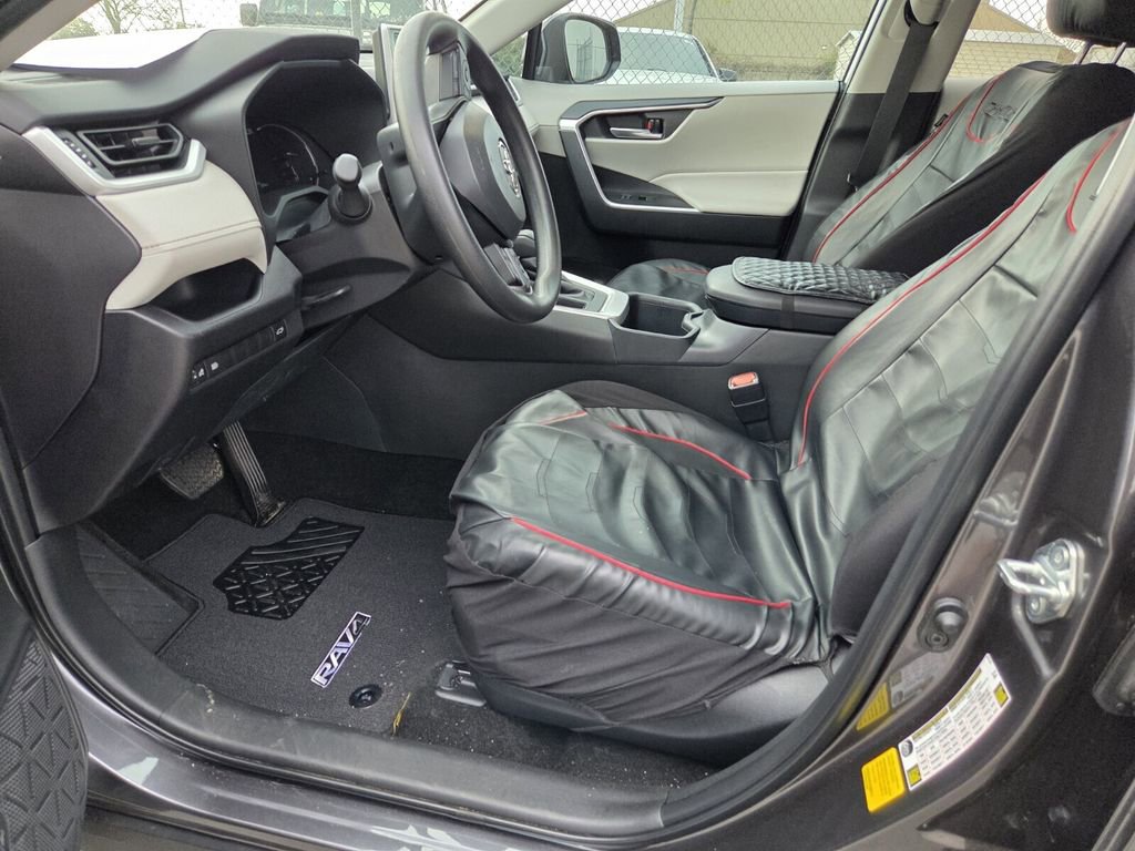 Used 2025 Toyota RAV4 XLE w/ Convenience Package image 3