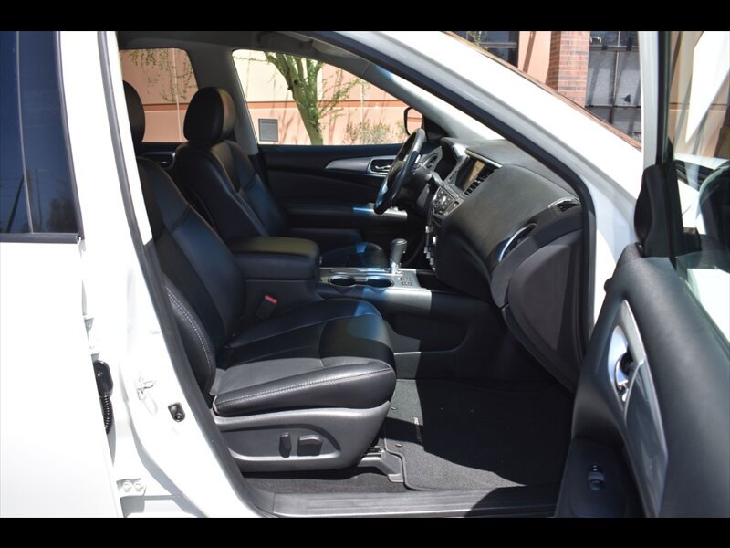 Used 2017 Nissan Pathfinder SL FWD image 38