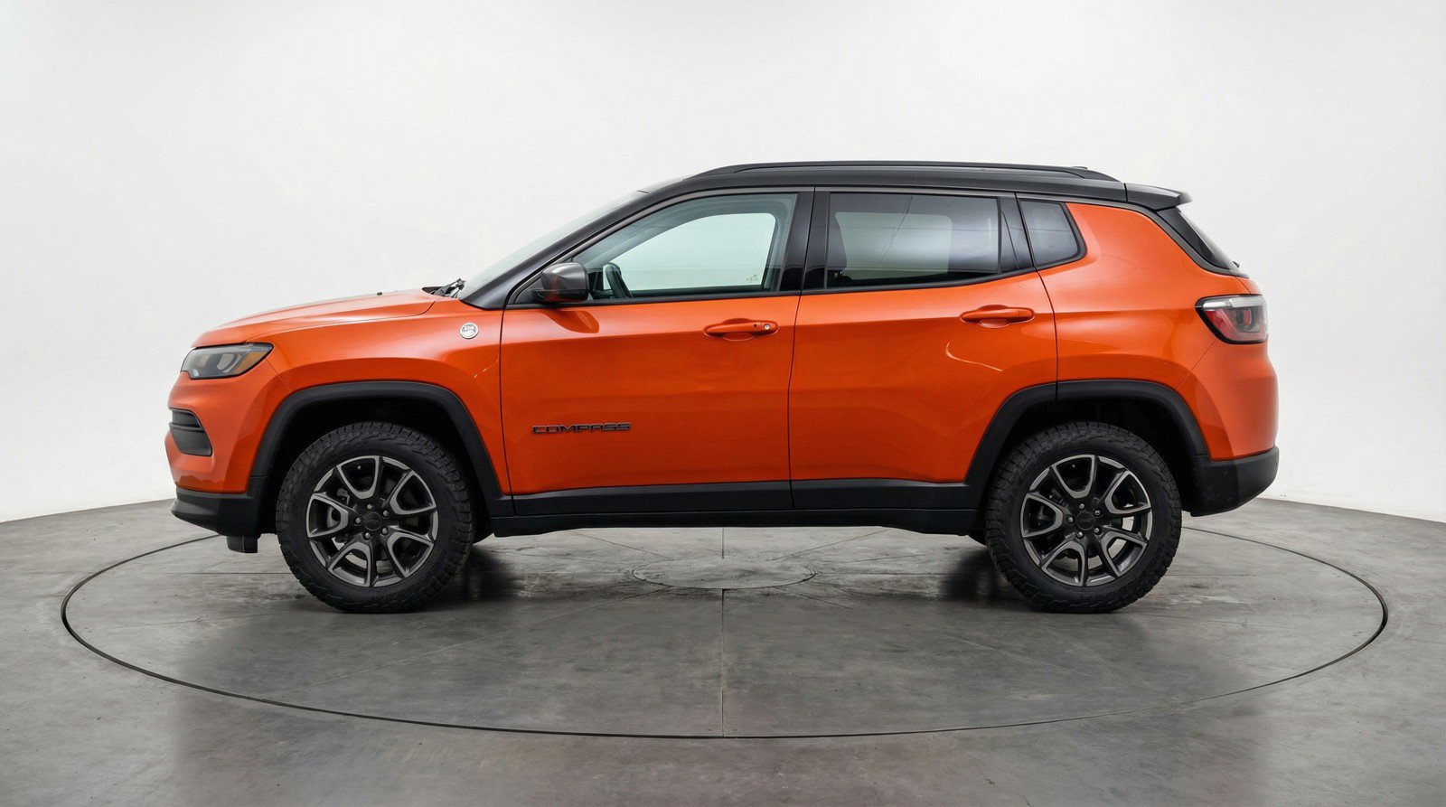 Used 2025 Jeep Compass Trailhawk AWD/4WD image 5