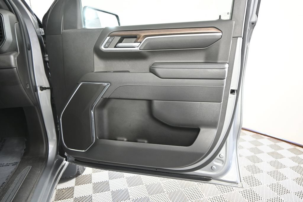 Used 2023 Chevrolet Silverado 1500 LT AWD/4WD image 13