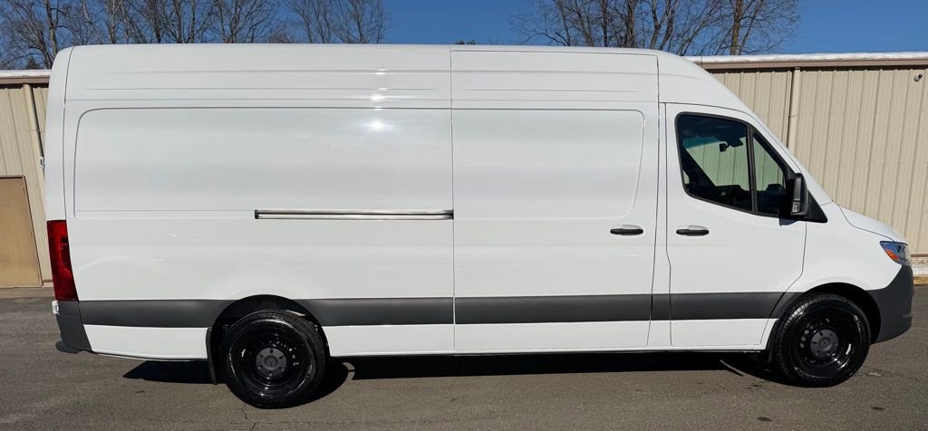 Used 2025 Mercedes-Benz Sprinter 2500 image 3
