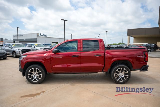 Used 2025 Chevrolet Colorado W/T w/ Advanced Trailering Package AWD/4WD image 2
