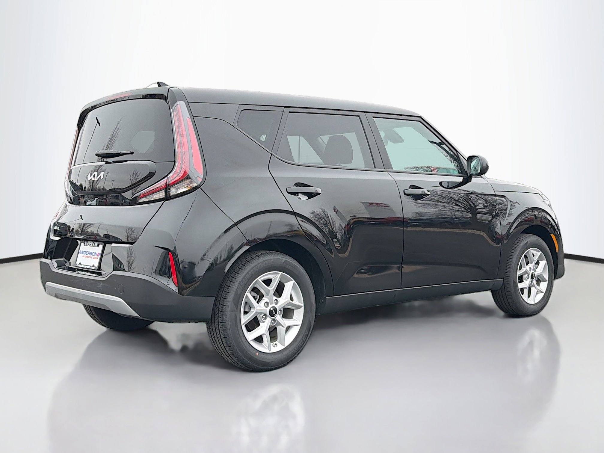 Used 2025 Kia Soul LX image 2