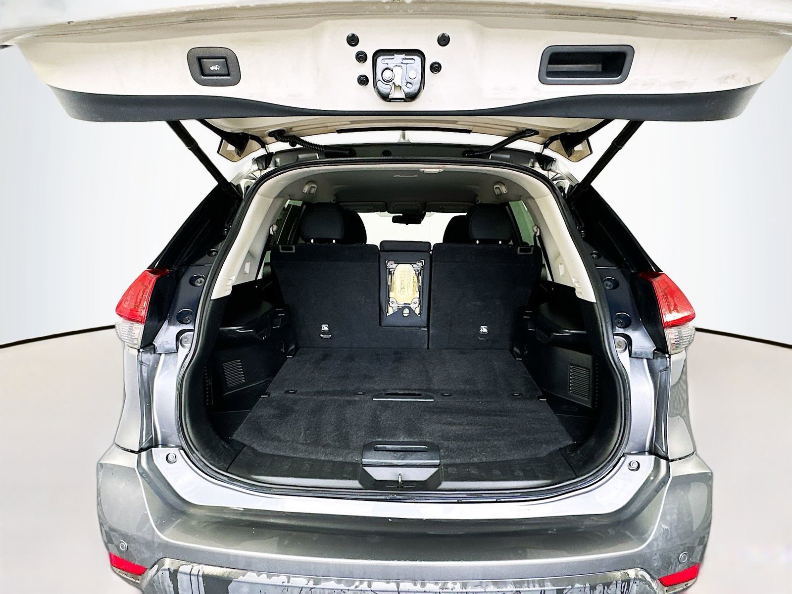 Used 2019 Nissan Rogue SV AWD/4WD image 23
