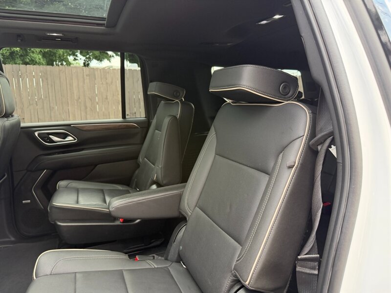 Used 2022 Chevrolet Suburban Premier w/ Premium Package AWD/4WD image 25