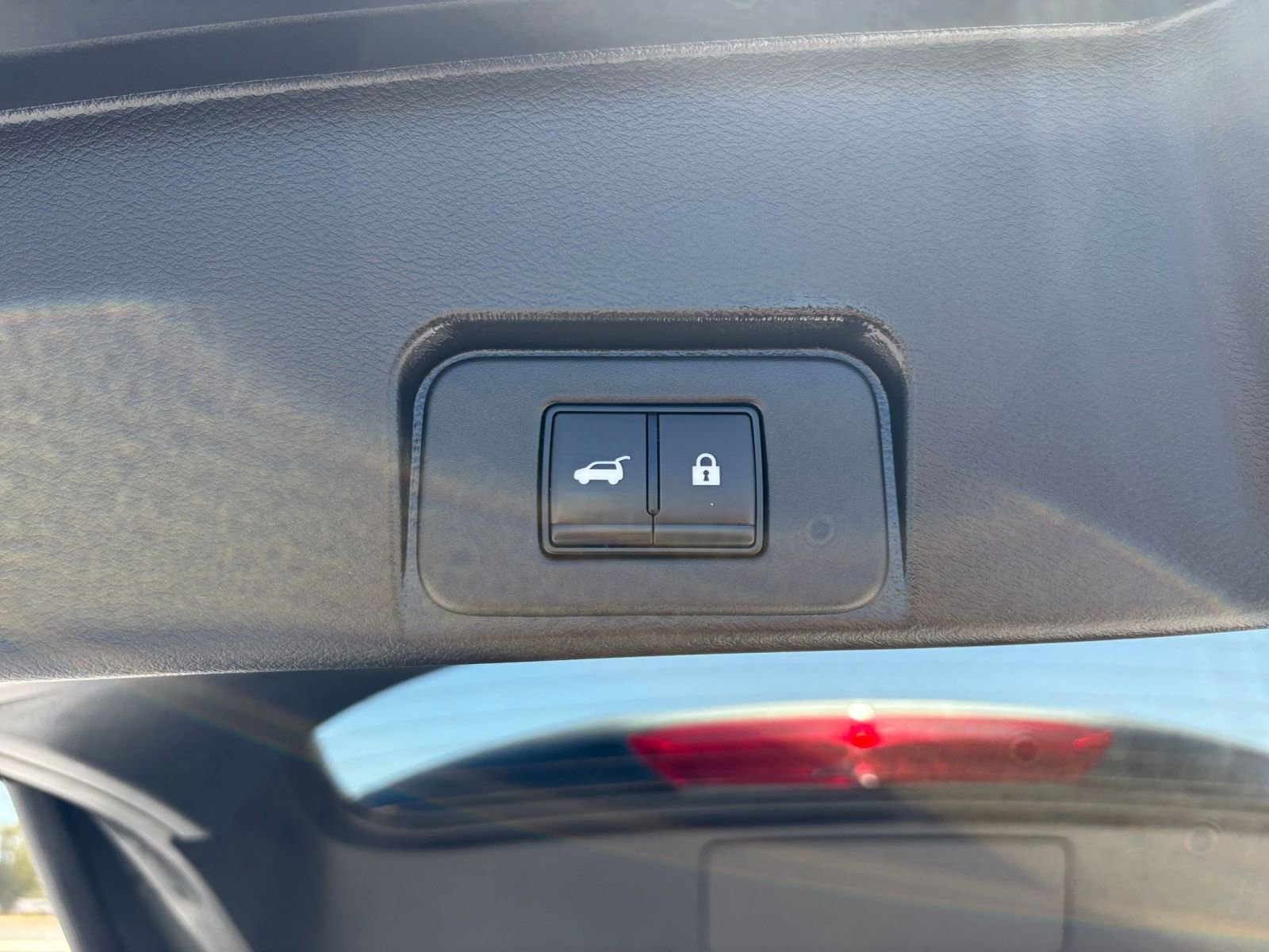 Used 2024 Nissan Rogue SV FWD image 23