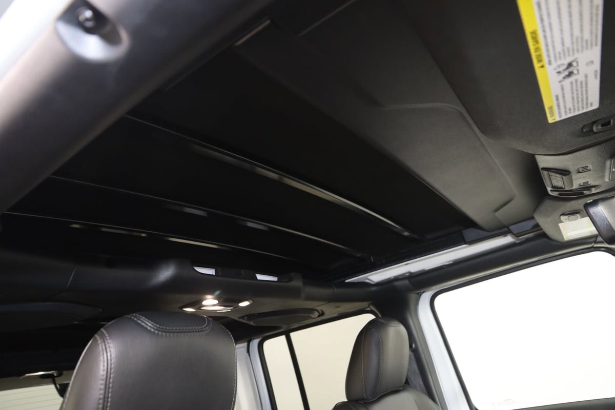 Used 2022 Jeep Wrangler Unlimited Sahara w/ Cold Weather Group image 11