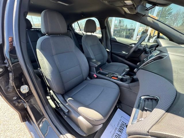 Used 2018 Chevrolet Cruze LT w/ Convenience Package FWD image 11