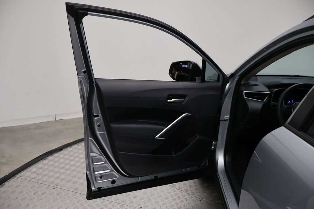 Used 2023 Toyota Corolla Cross XLE w/ Convenience Package FWD image 16