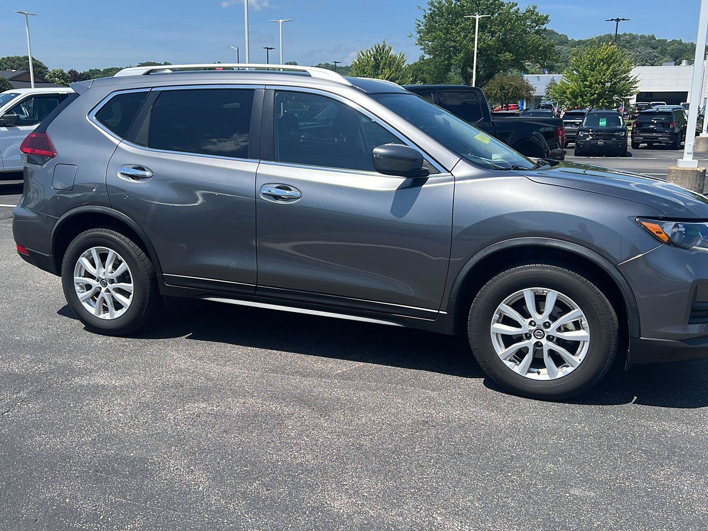 Used 2020 Nissan Rogue SV AWD/4WD image 3