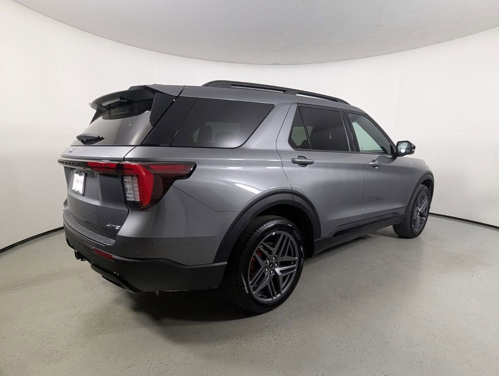 Used 2025 Ford Explorer ST-Line w/ ST-Line Street Pack AWD/4WD image 7