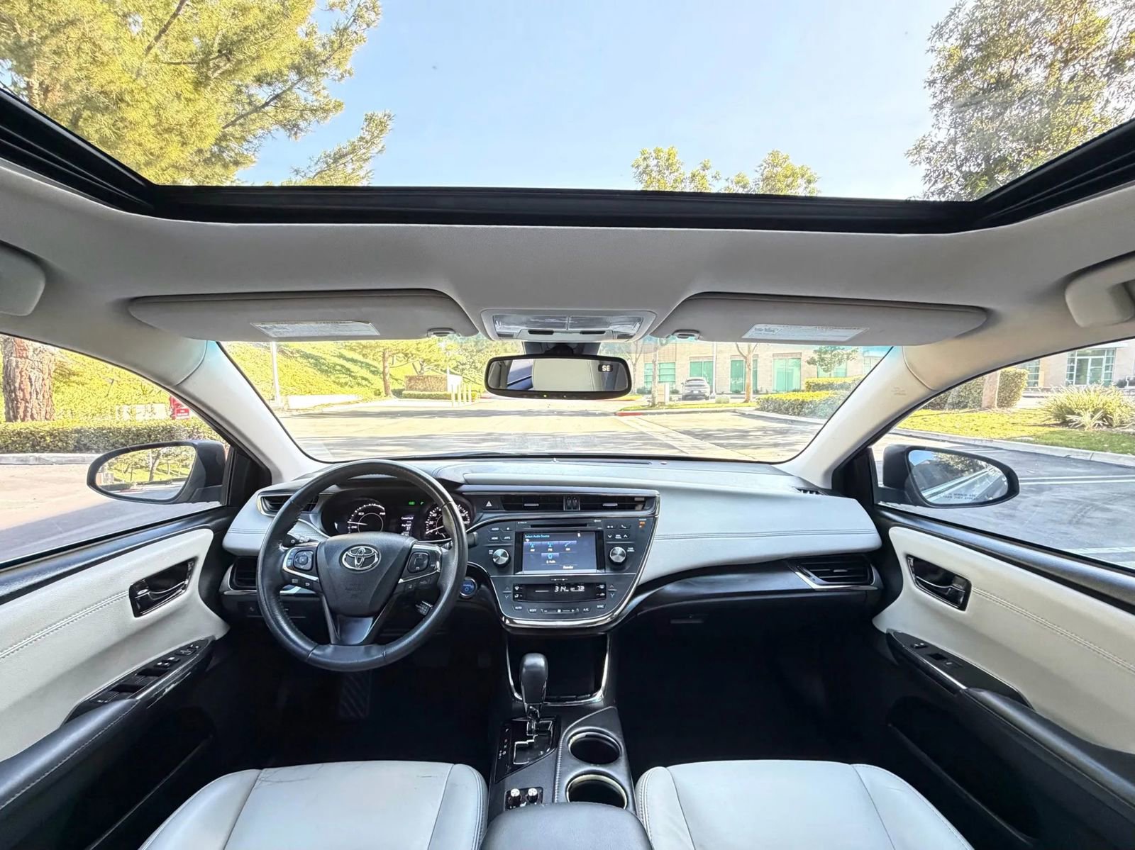 Used 2018 Toyota Avalon XLE Plus w/ Preferred Accessory Package image 11